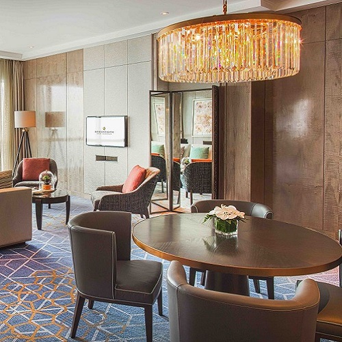 Phòng Premier Suite tại intercontinental hanoi landmark72 khách sạn 5 sao với tiện nghi sang trọng, đặc quyền Club InterContinental và tầm nhìn toàn cành thành phố Hà Nội