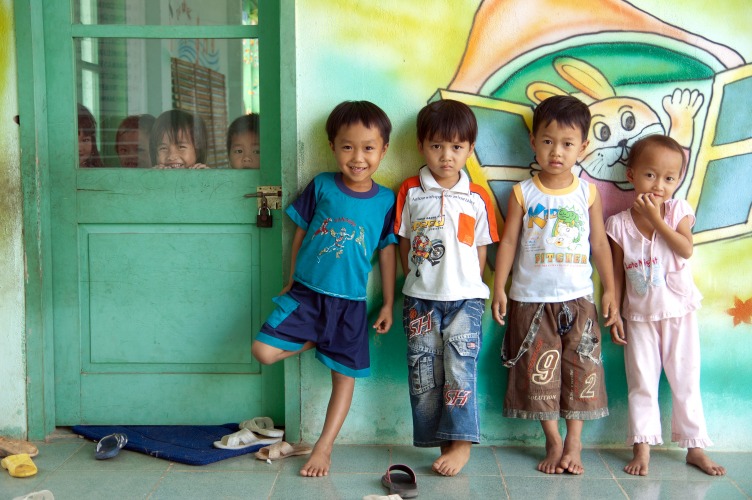 Vietnamese children, social responsibility activity
